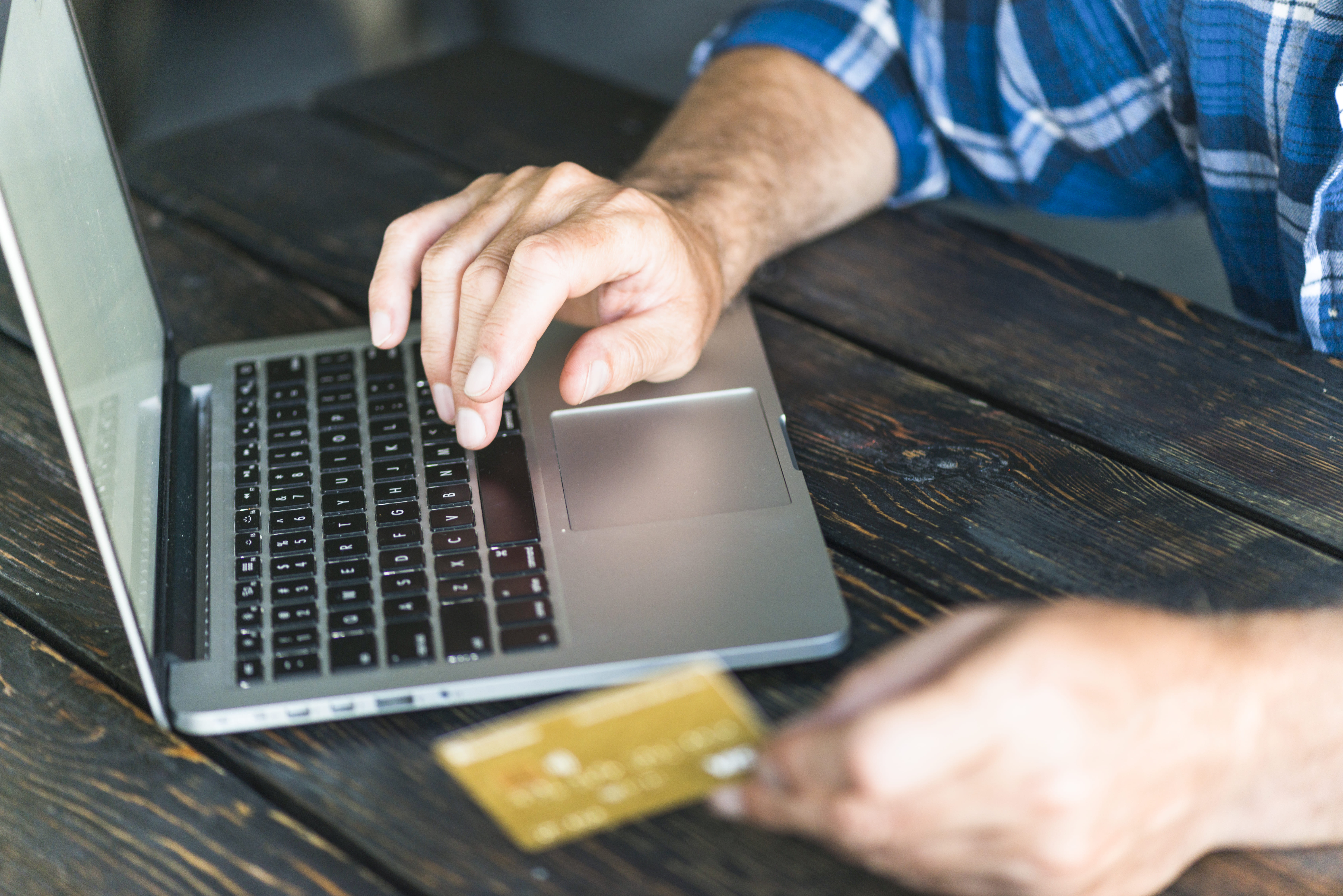 Proteção de Dados em Transações Financeiras e Bancárias Online: Um Guia Definitivo